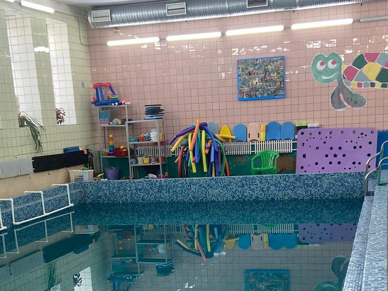 Школьный бассейн